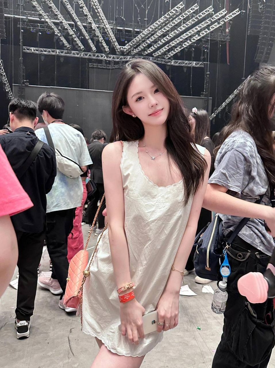 北京司藤小姐 极品纯欲 蜂腰轻乳 马甲线 自媒体博主