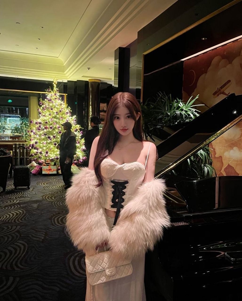 北京童童06年168cm88斤天然妈生脸水滴胸清纯造型自带丝袜