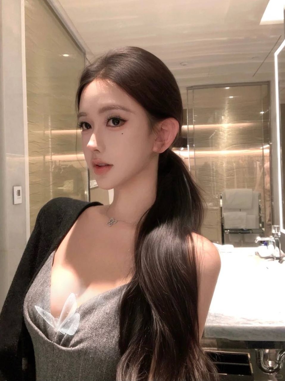 广州 杨弈 身高170 体重93斤 真胸36D 全身无赘肉 小红书网红