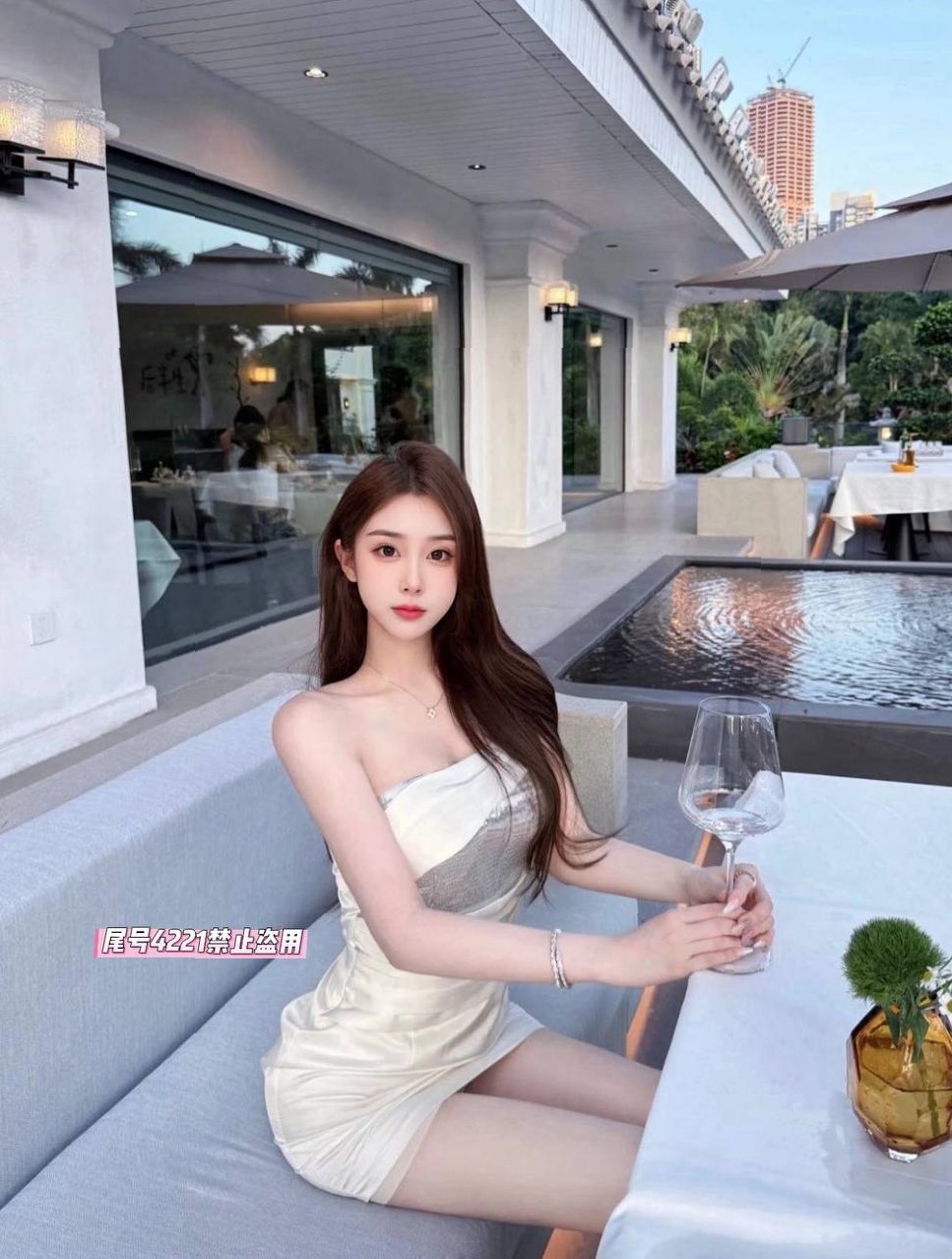广州王子诺170cm性感甜妹胸前翅膀纹身E杯火辣身材