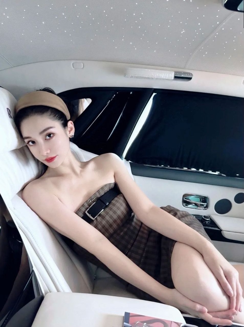 苏州小翘毛 圈外模特 03年 真胸E 蜜桃臀 热情超好