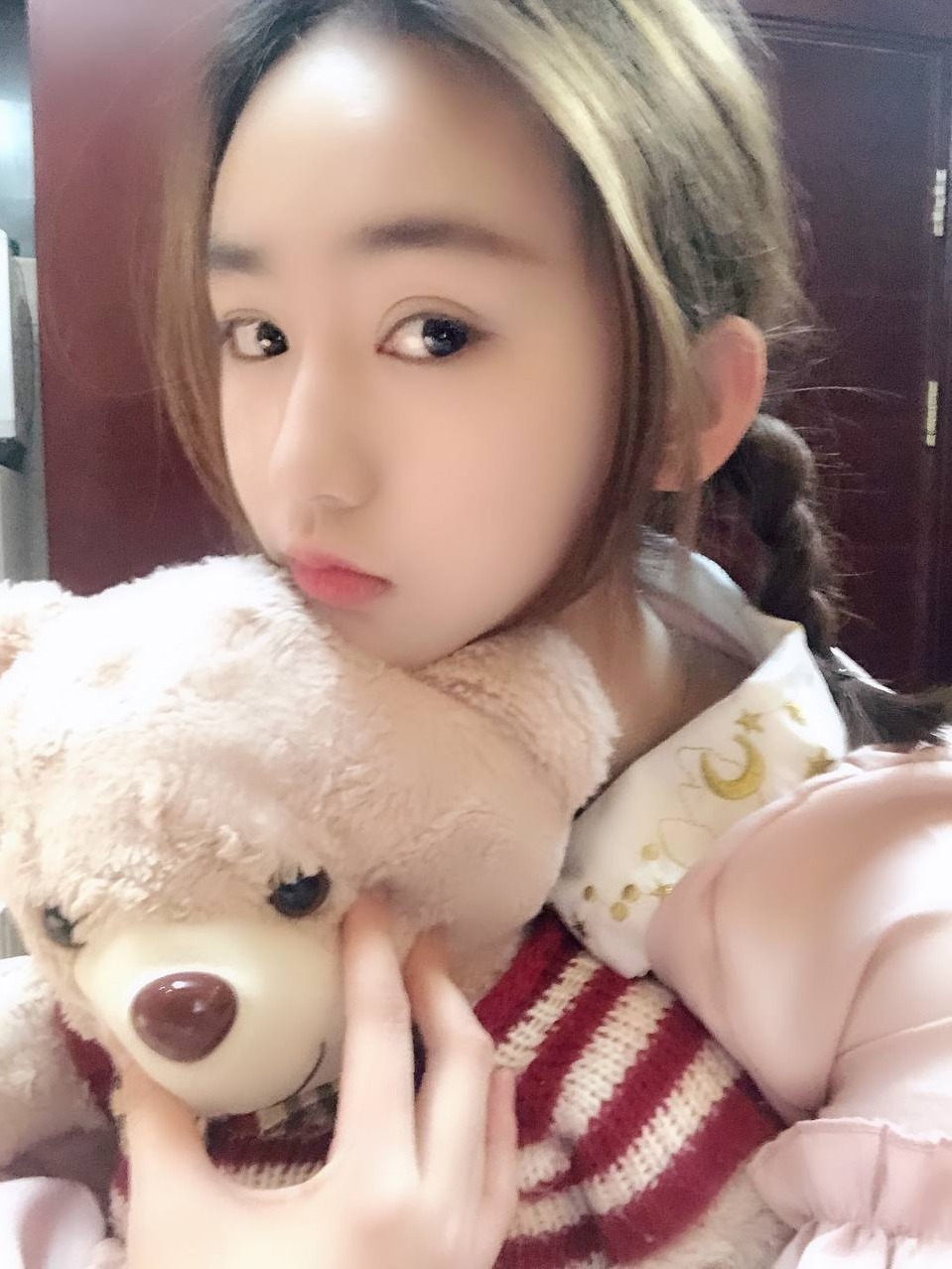 苏州芸欣欣 174cm D罩杯 馒头B嫩 汁多 处女脸