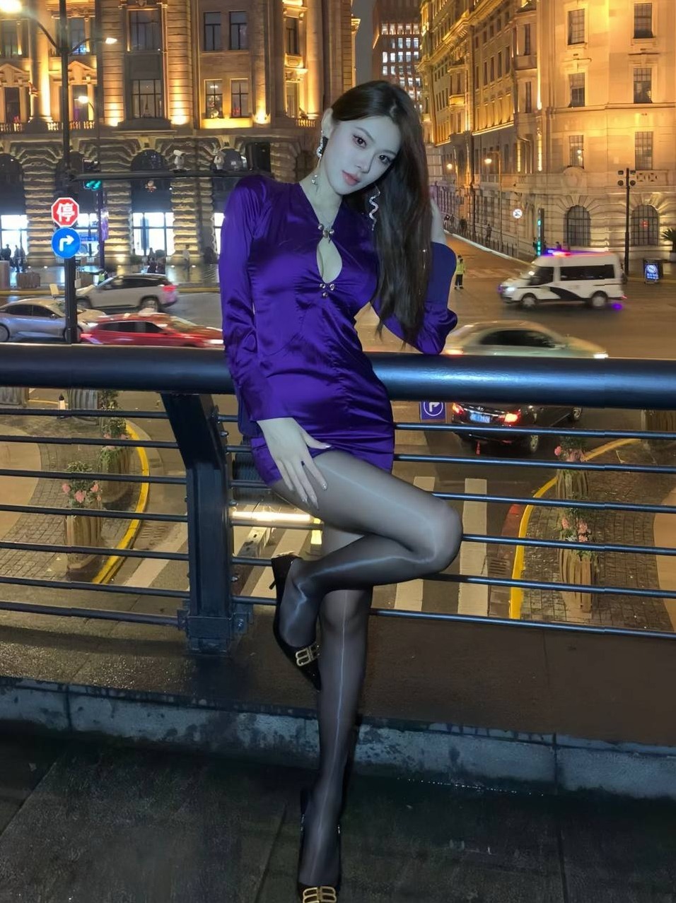 上海 鹿绫 全身雪白无纹身 臀围丰满S曲线