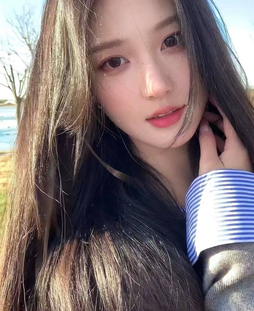 上海普陀小红娘天然C圆盘胸丝袜高跟诱惑