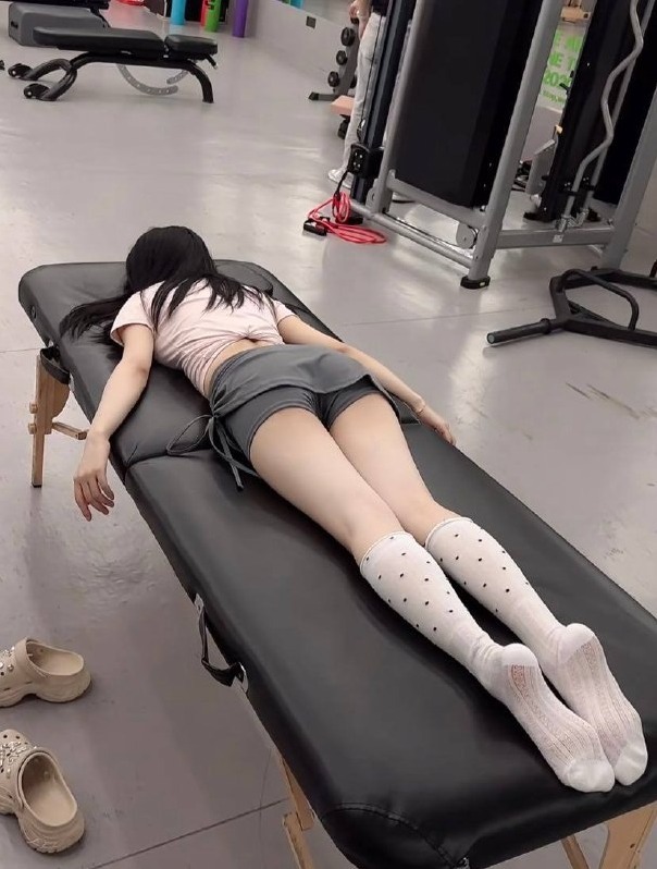 深圳南山水果姐姐 甜妹 169cm 93斤 马甲线 蜜桃臀 无纹身