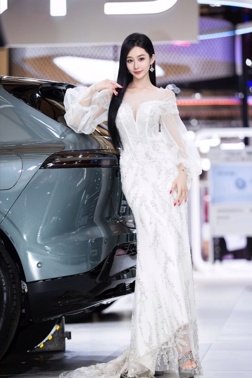 北京 加朵儿 全身无整 天然妈生脸 身材魔鬼 只接素质课