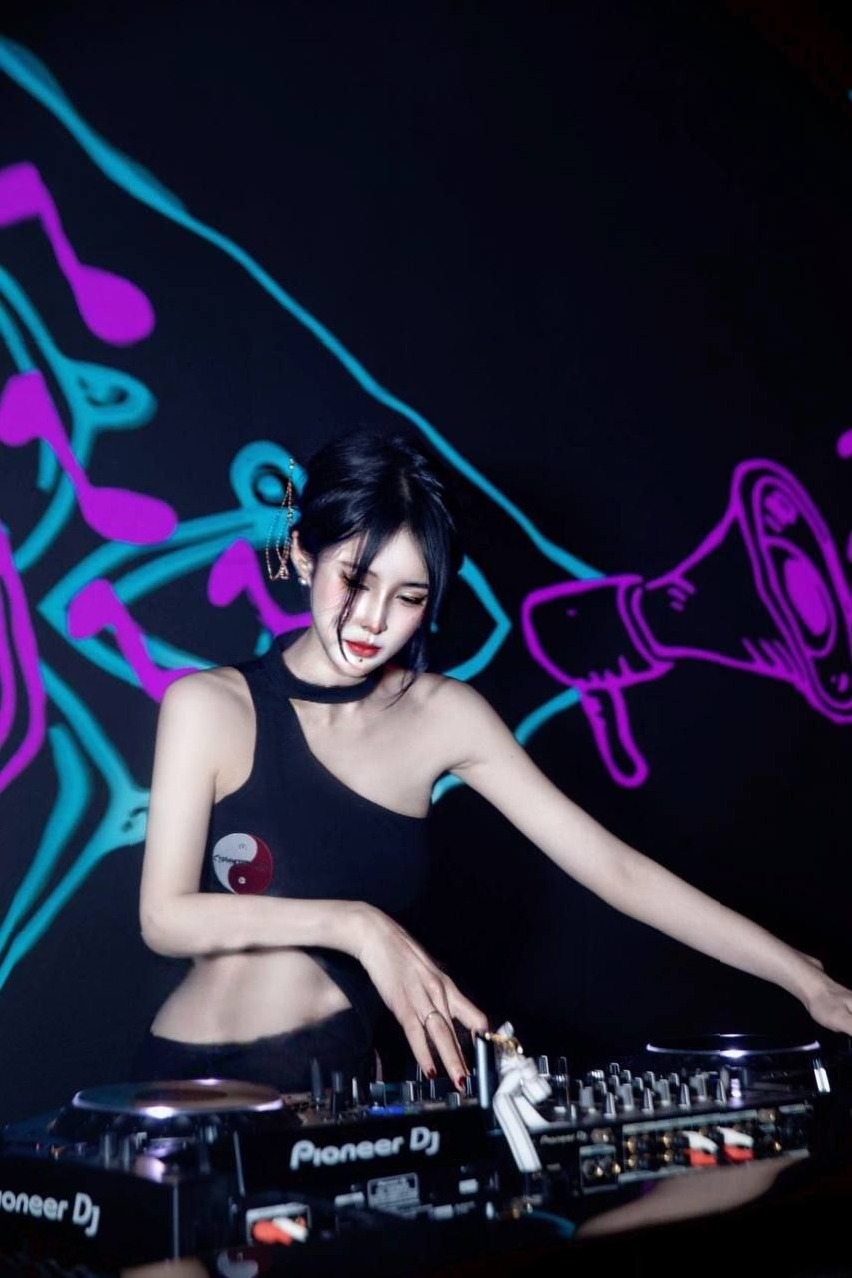 北京 晏熙雨 皮肤白皙 S身材 170E A4腰 韩系美人 DJ美女