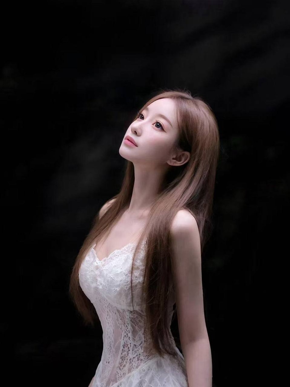 杭州西湖二次元少女小悠甜美笑容身高168cm