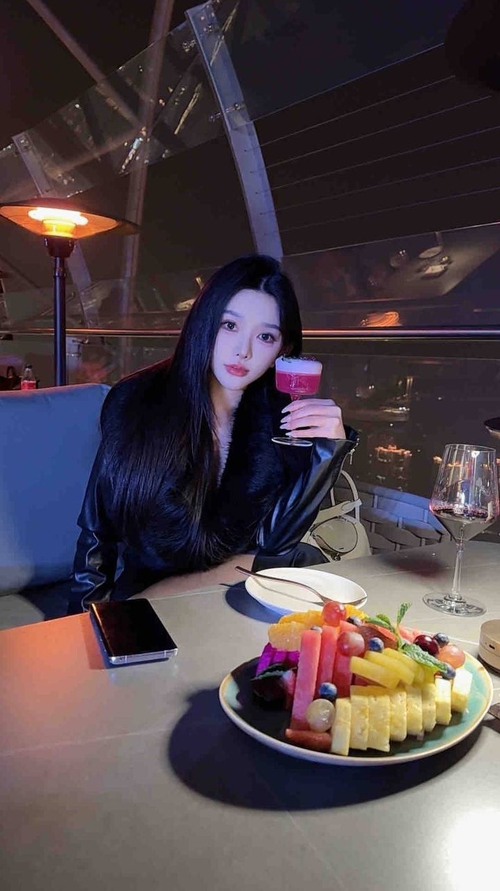 深圳米雪儿 03年 御姐风 天然身材 前凸后翘 身高173