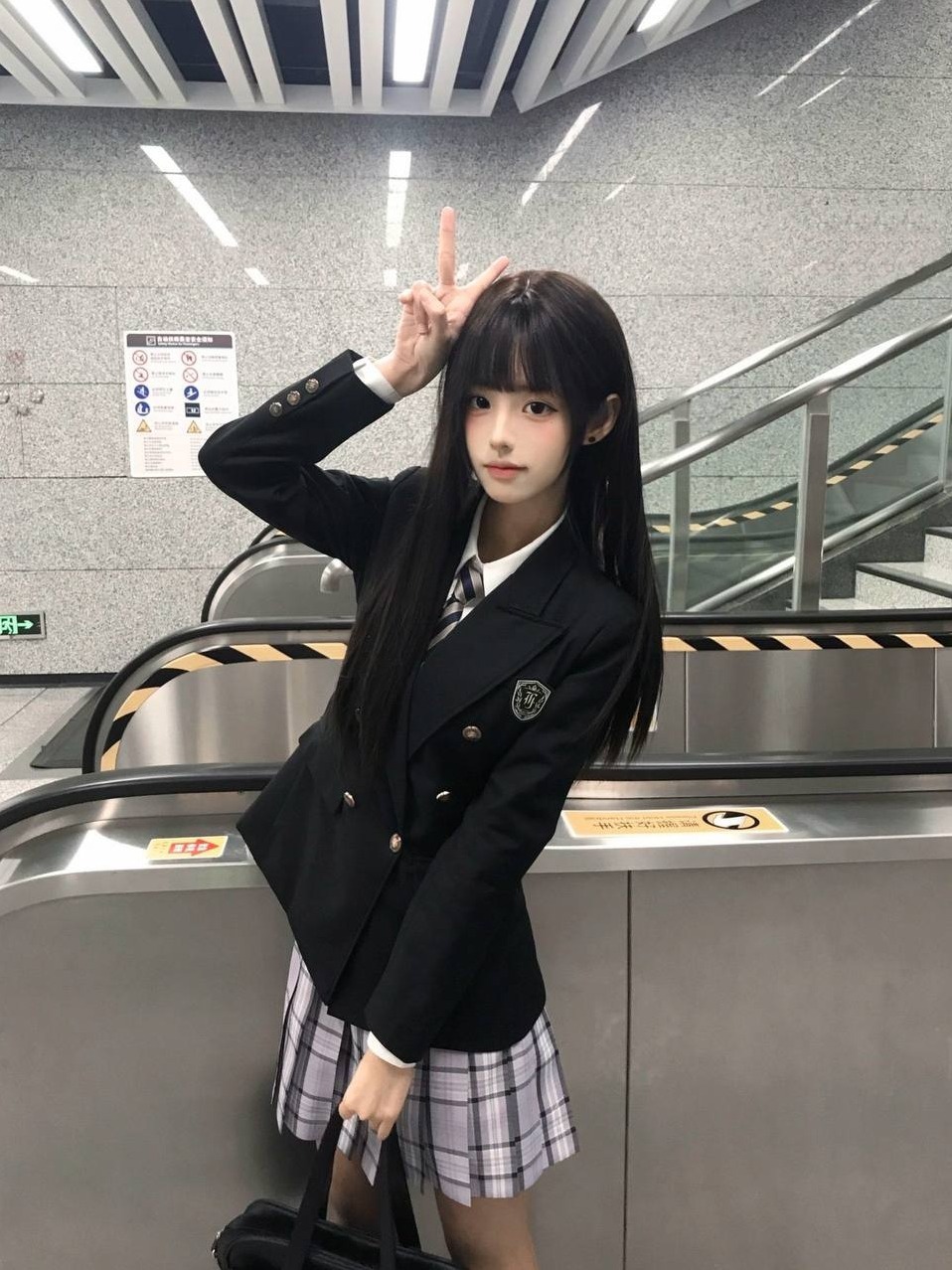 杭州萧山 香蕉 170cm 雪白肌肤 长腿 清纯可爱 学院风 07年