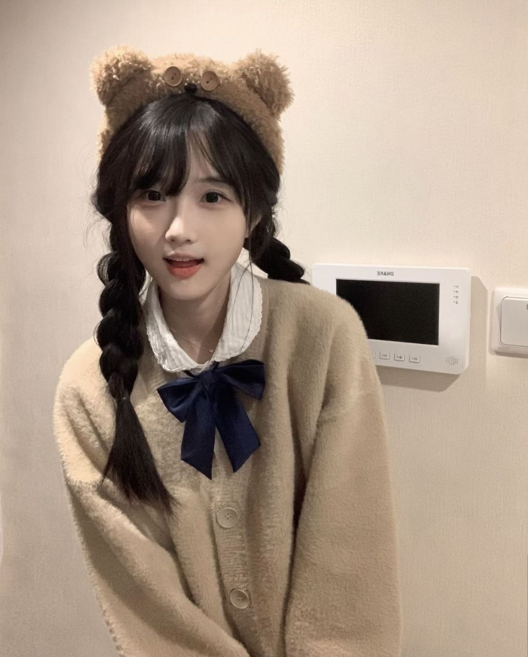 南京Laochen07女大新人172cm C杯腰细臀翘白皮肤