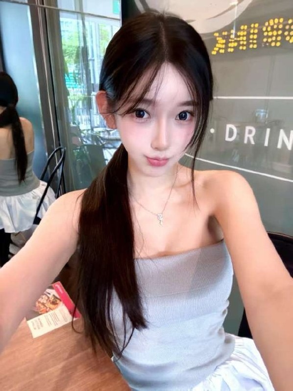 南京Laochen 05年白虎 前凸后翘 三点粉 胸型酥软