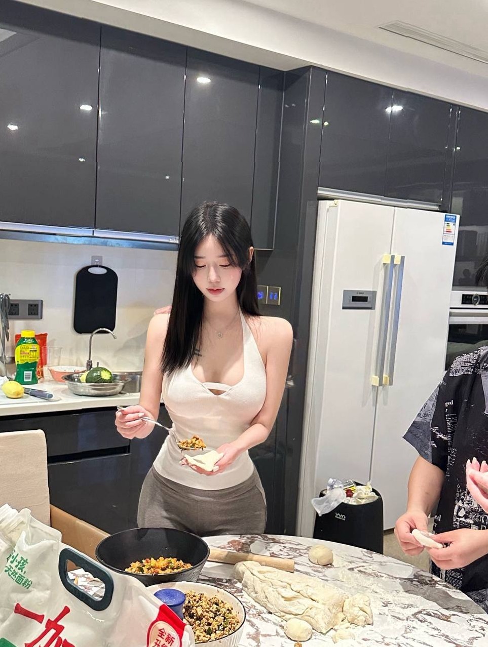 上海普陀白小纯43kg D杯 舞蹈生 双商素质高