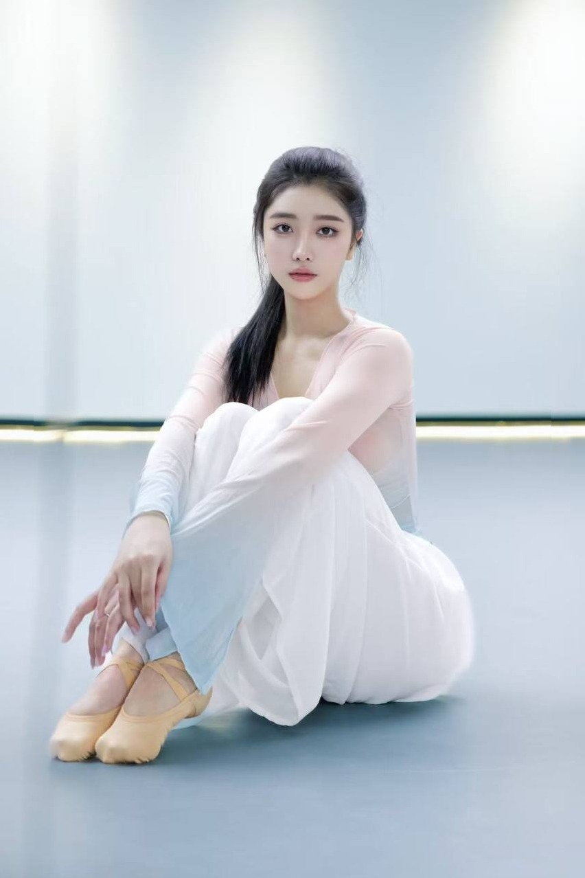 广州 王子诺 雪白肌肤 D+cup 一字马 翘臀筷子腿 黄金比例