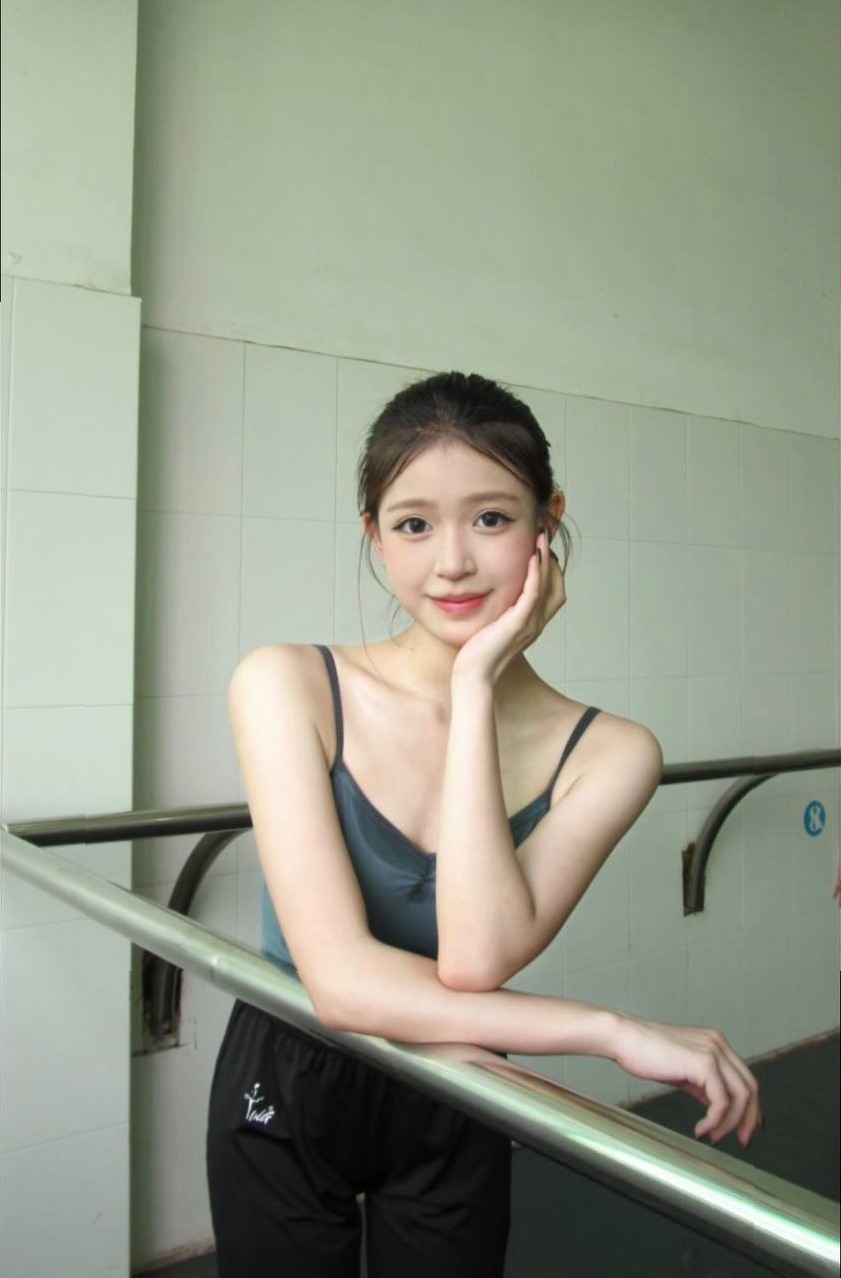 上海普陀 珍珠 170cm C杯 白虎一线天 芭蕾舞一字马