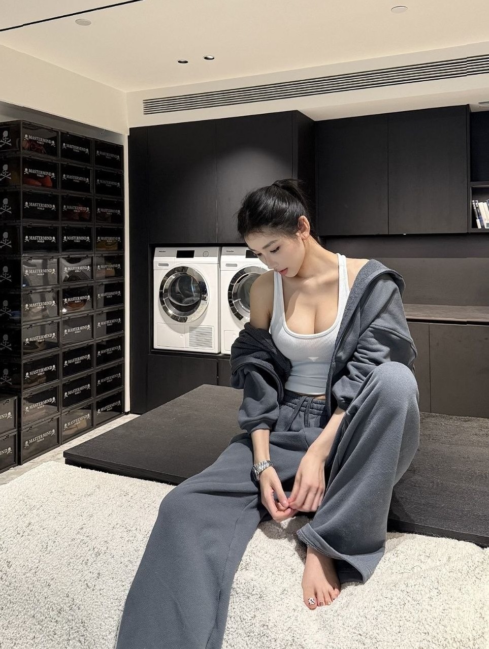 上海蜜可顶美F1车模九头身修长美腿大方得体喜多多