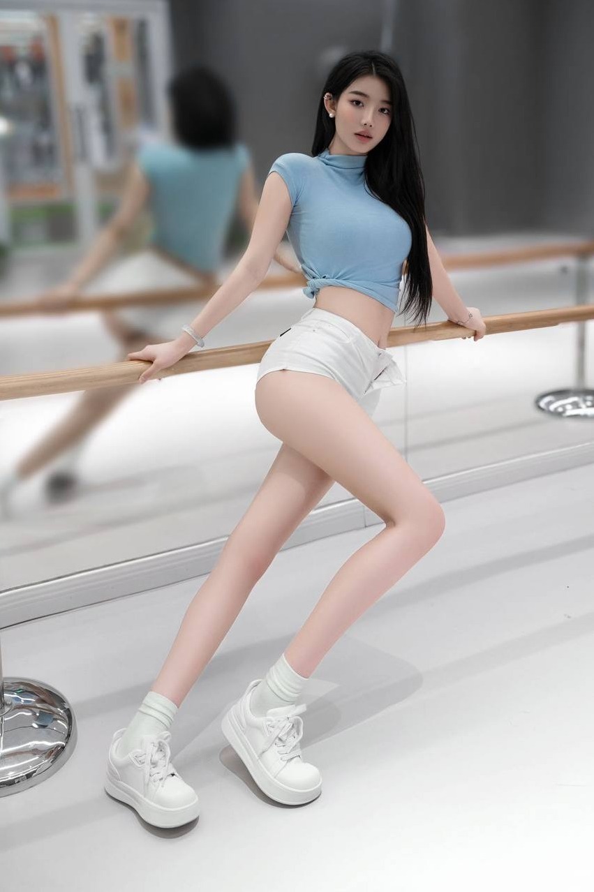 广州 初音 细腰电臀 极致腰臀比 全身紧致光滑
