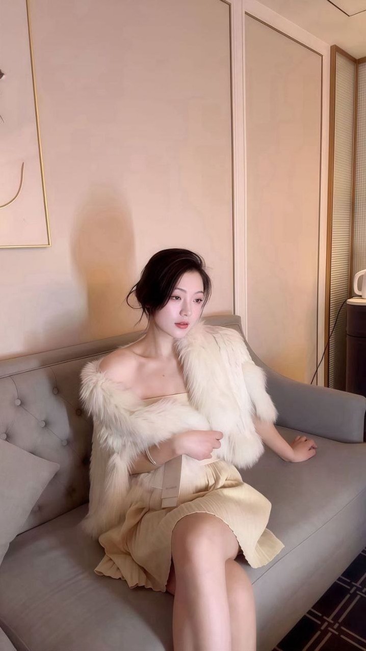 深圳福田 川妹子小刘亦菲 颜值似刘亦菲 175cm 102斤 纯欲 接吻