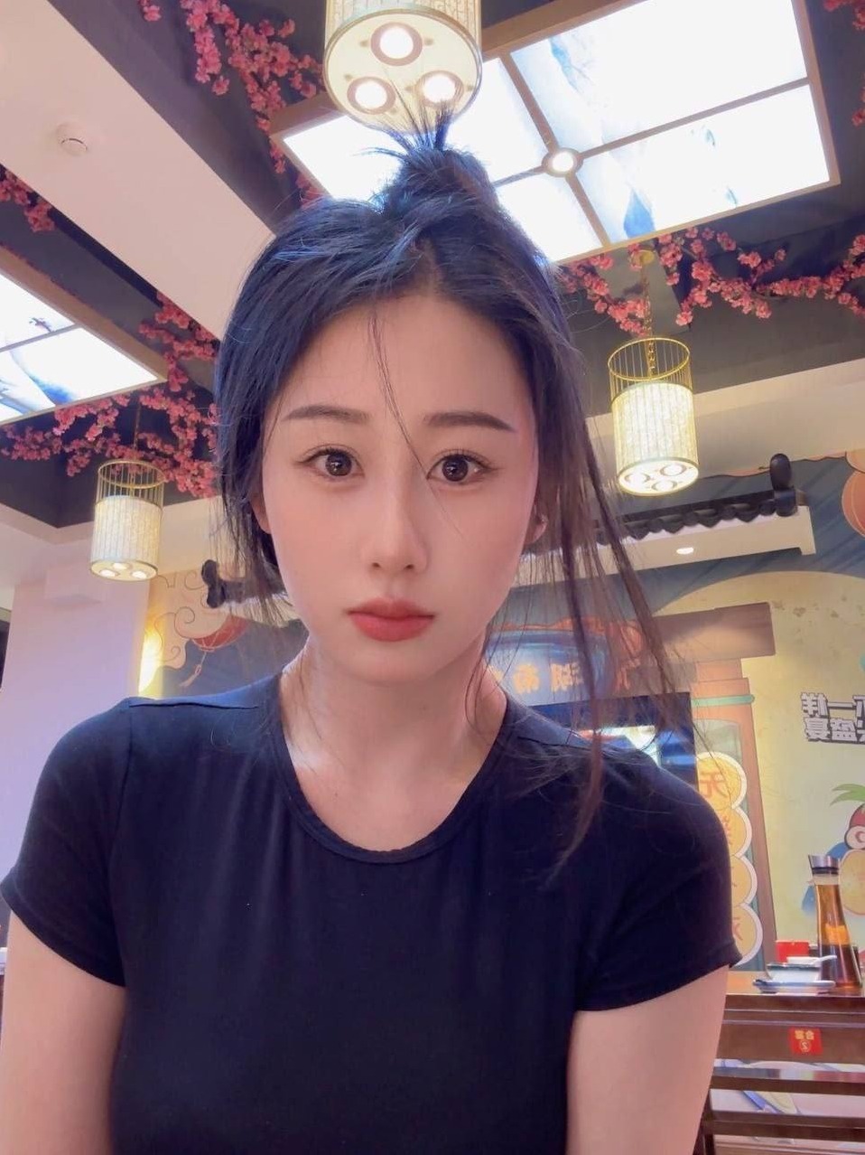 广州婷婷 筷子腿 A4腰 皮肤白 168cm 95斤