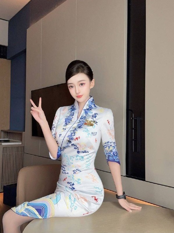 广州 悦悦 新人海航空姐 身高173cm 清新自然 亲切友善