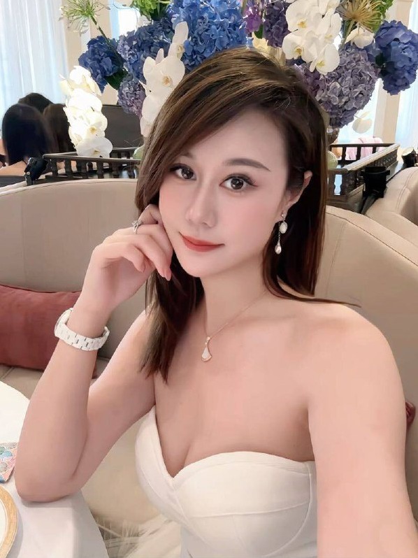 广州 露露 皮肤细腻紧致 无赘肉无纹身 可代开登记 可轻度sm