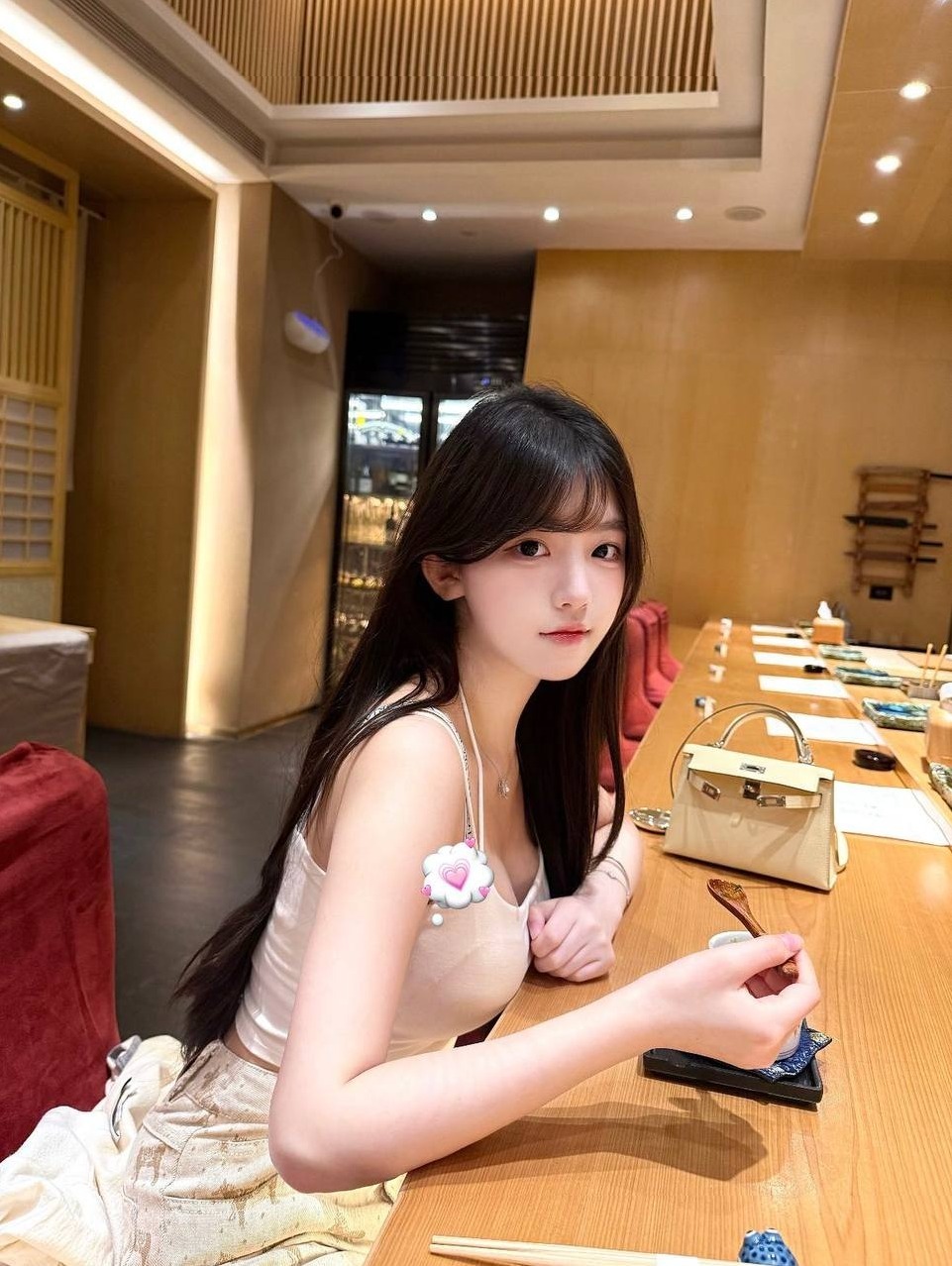广州 卡人 身高168 真胸D 弹力白嫩 纯欲小女友