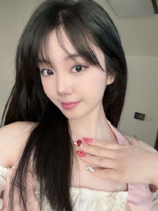深圳福田奶茶172E圈外女生皮肤雪白无纹身纯天然零整容