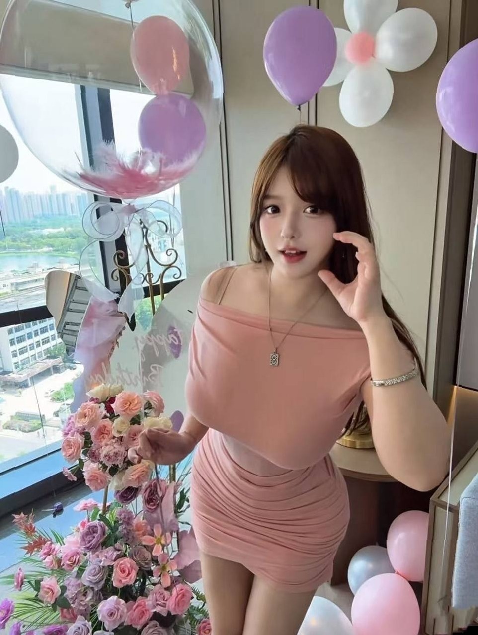 重庆南山纯新人兼职大奶美女身高170cm天然妈生脸