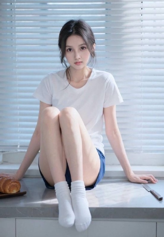 北京 周生辰 身高172cm 体重45kg 全天然0整