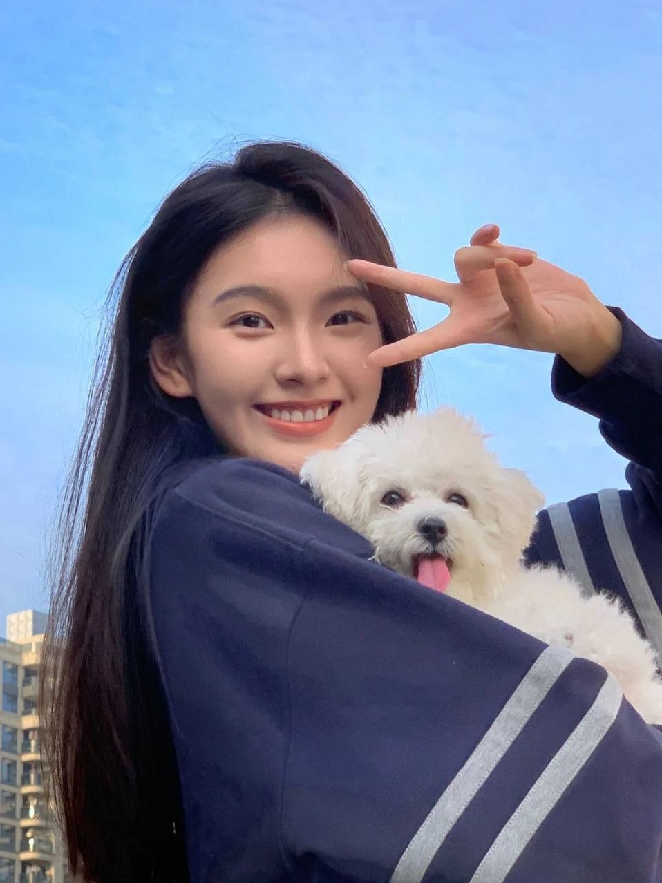 北京司藤小姐全身照白衣素裹天然妈生脸学生
