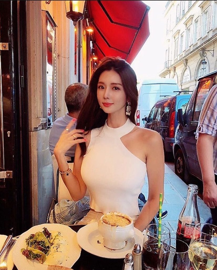 北京 W司藤小姐 真实网红 微博抖音 20w粉 街头写真