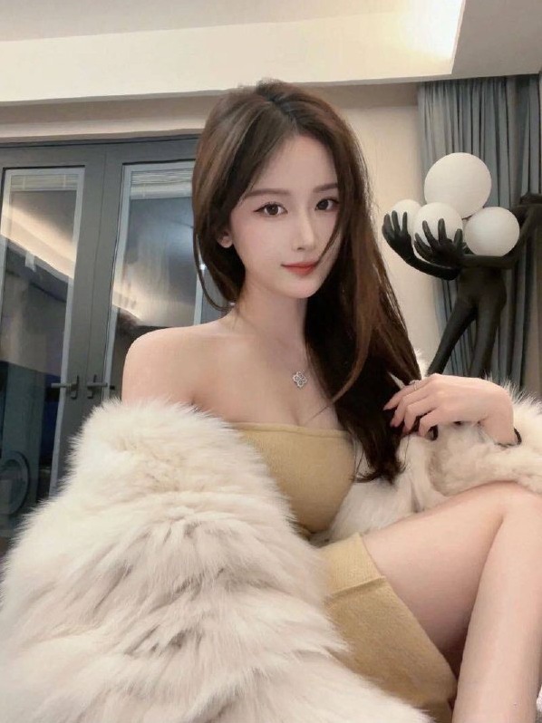 长沙望城区元气少女阳光笑容肤白貌美可爱俏皮