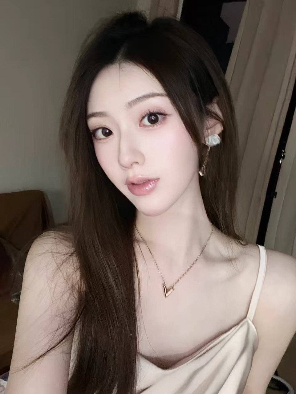 长沙语语 极品高白纯 大学生兼职 天然软C 170cm