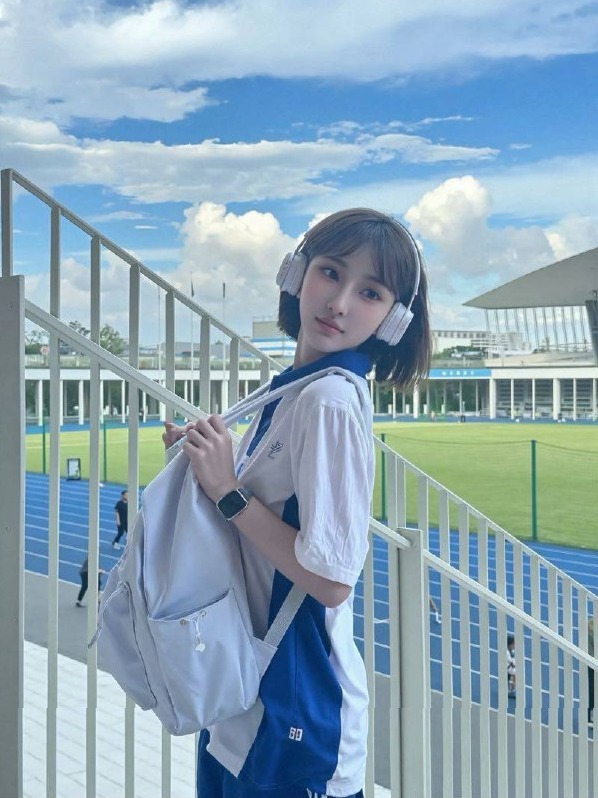 广州 秦萌萌 校花级美女 纯欲风 皮肤细腻 真胸C 细腰长腿 开朗