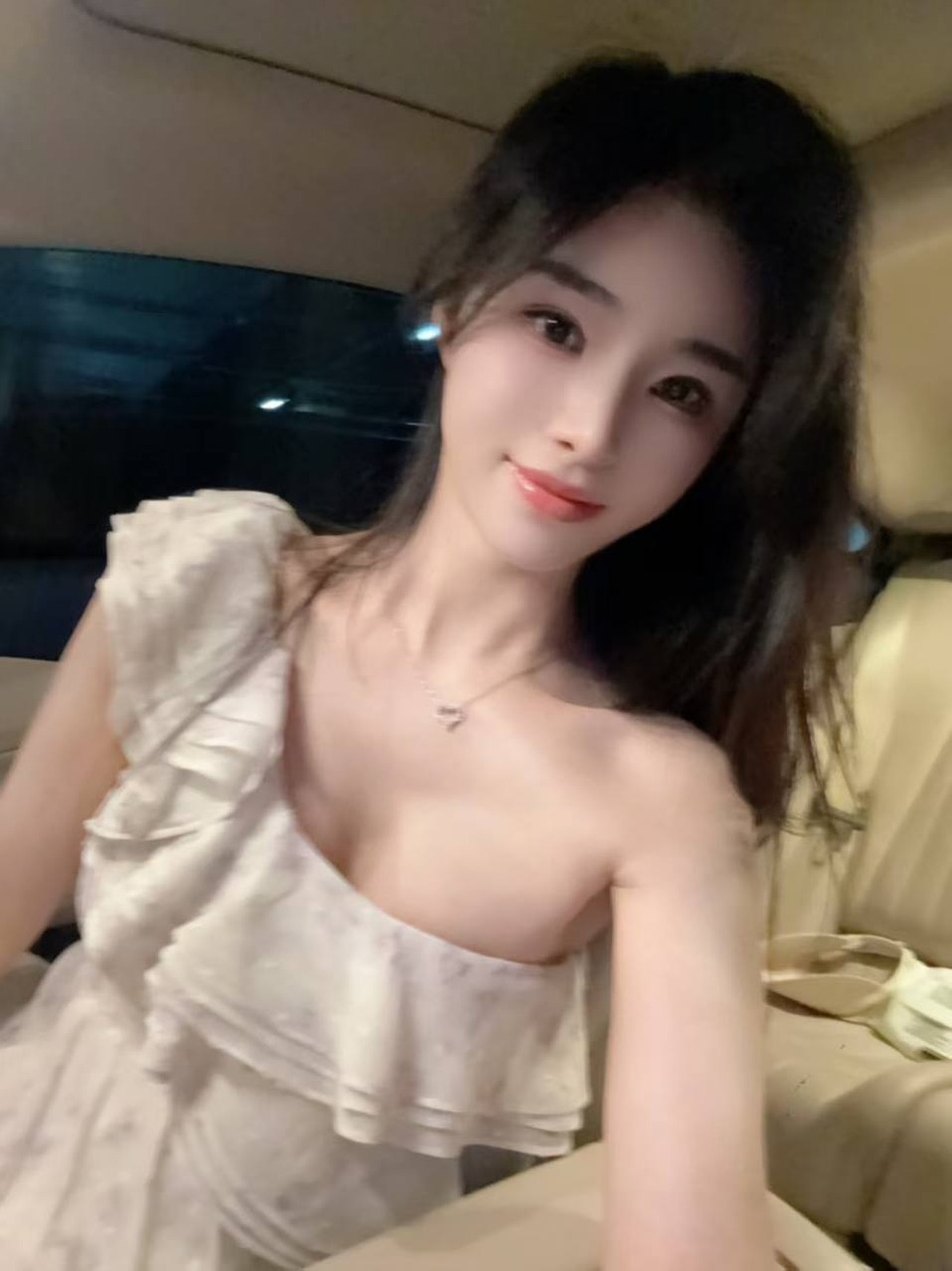 长沙开福气质女神琳琳丰满身材 专属写真拍摄