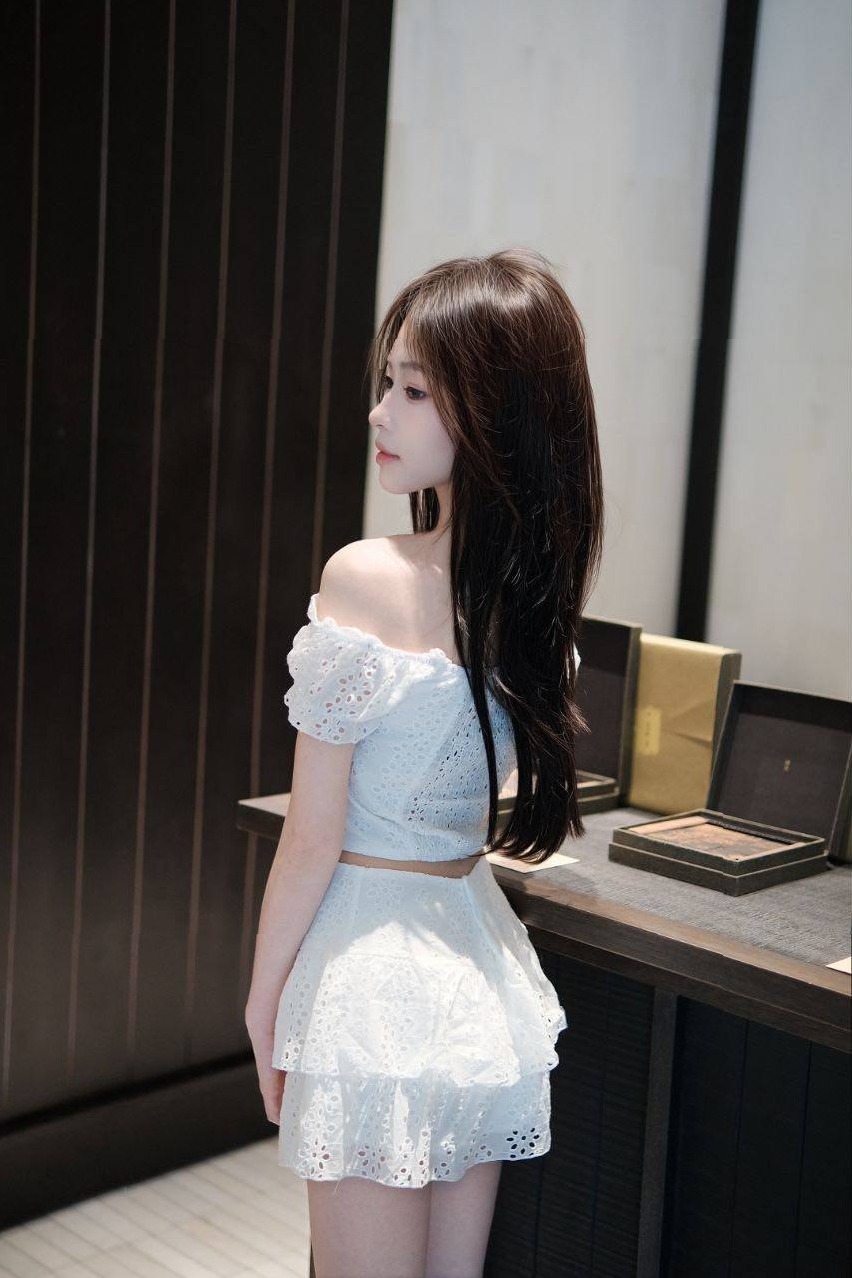 深圳南山安娜苏 校花兼职 天然妈生脸 古典书画家 C杯