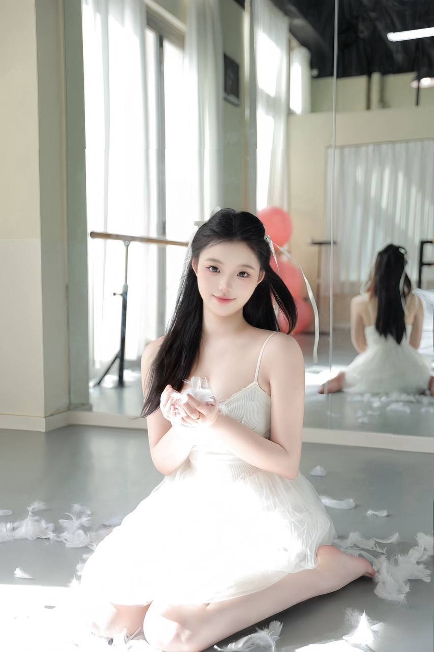长沙乐乐 2006年大学生 白到发光真胸 全脸全身原装 清纯唯美女友感