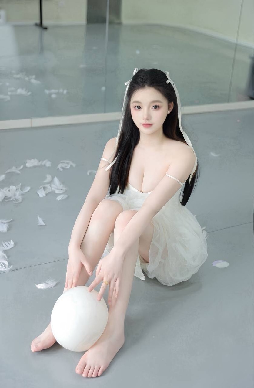 长沙乐乐 2006年173丰满型小纯 真胸冷白皮 大学在校生 女友式服务