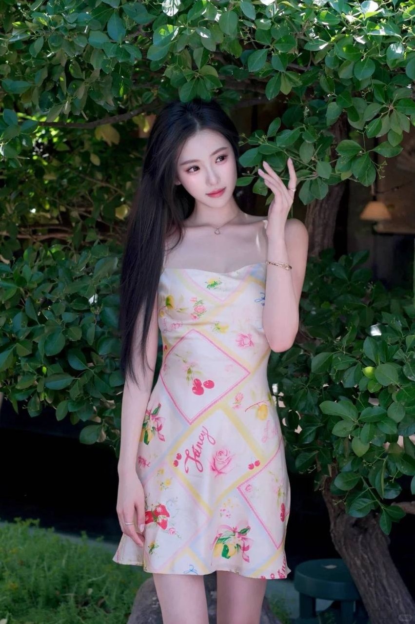上海浦东李李 176D纯欲女友 才艺画画钢琴 筷子腿