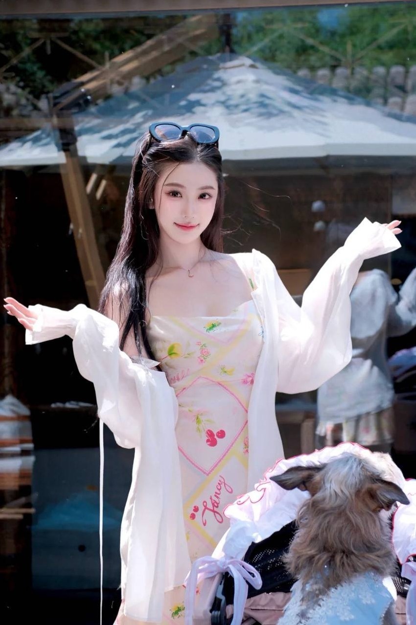 上海浦东李李 176D肤若凝脂 纯欲风 高情商服务