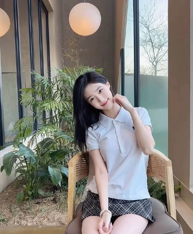 广州 小美 天然妈生脸 身高165cm 角色扮演