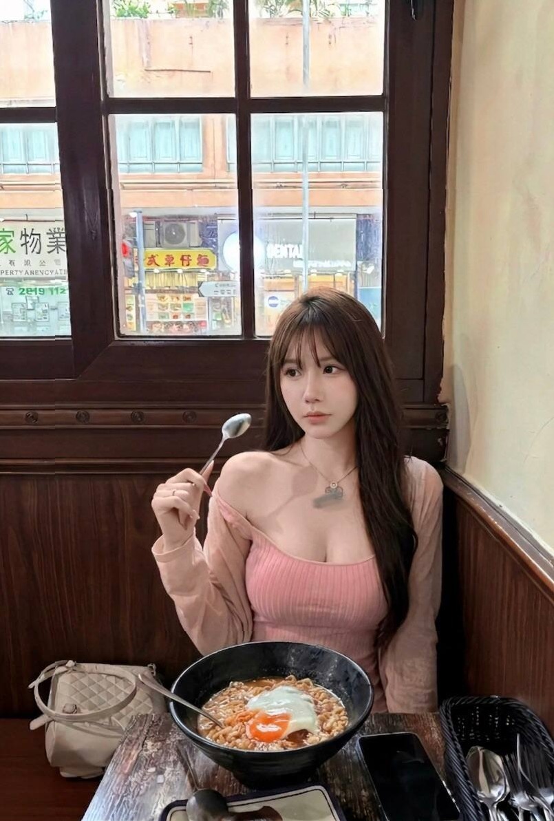 广州 杨弈 纯欲可爱 168高 98轻 D奶 蛇舞69