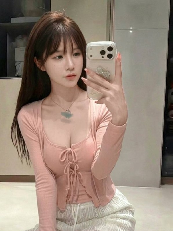 广州杨弈 04年 168身高 98体重 D胸 纯欲服务