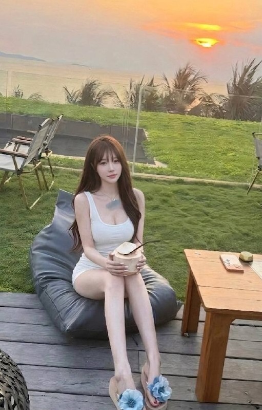 广州杨弈 纯欲气质 168cm 98斤 D杯 可蛇可69