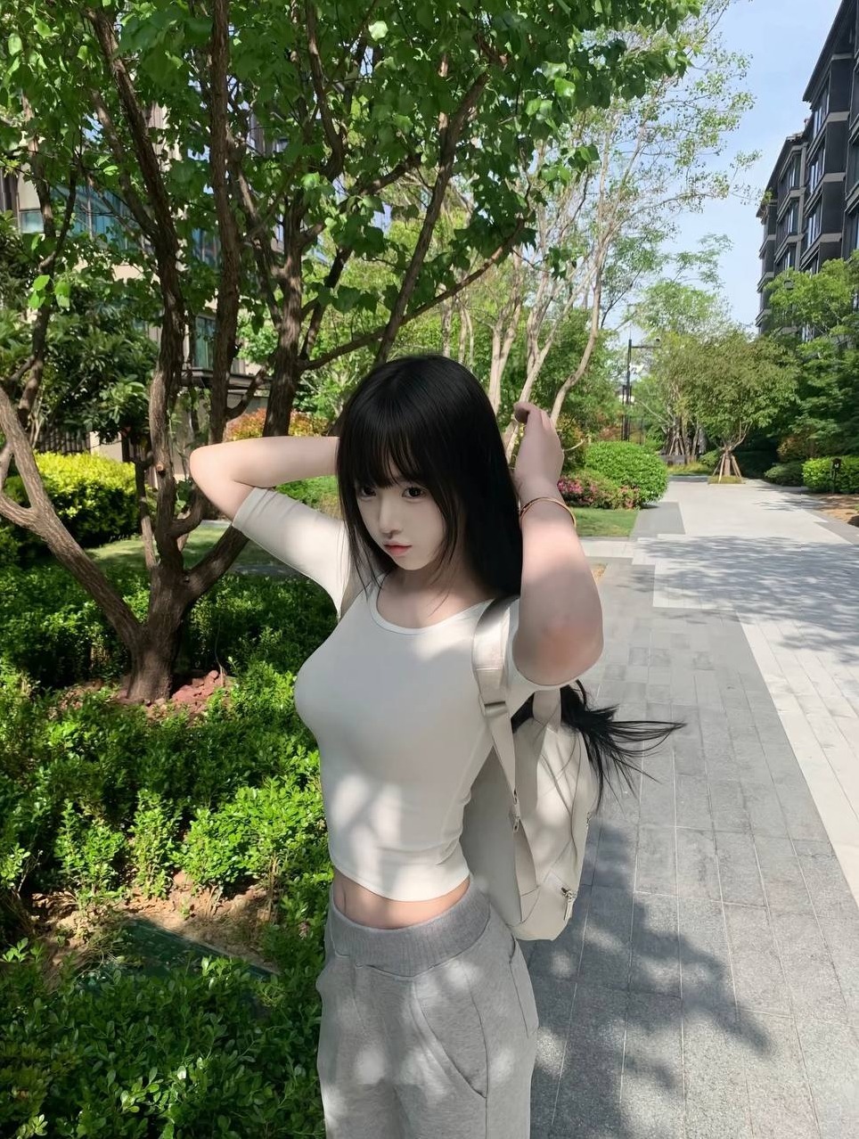 深圳南山 糖豆 171cm 92斤 白幼瘦 马甲线 一字马 可爱学生妹