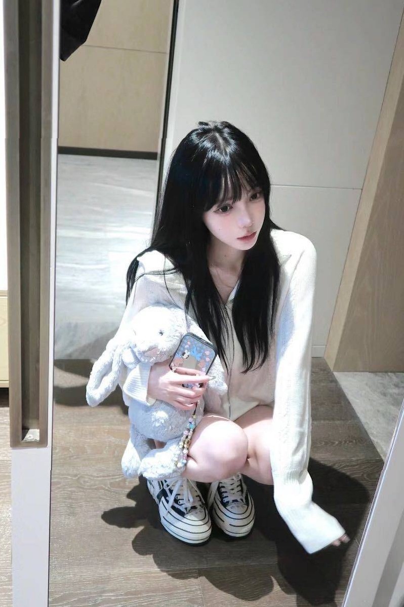 广州 文斯香菜 校花级颜值 清纯反差 高挑筷子腿 日语交流