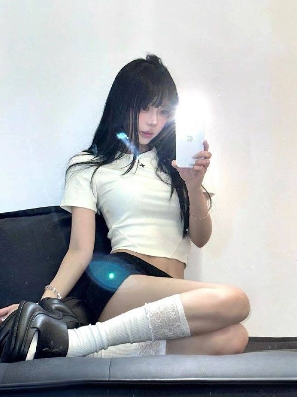 广州 文斯香菜 人前清纯校花 人后反差 176筷子腿 小蛮腰