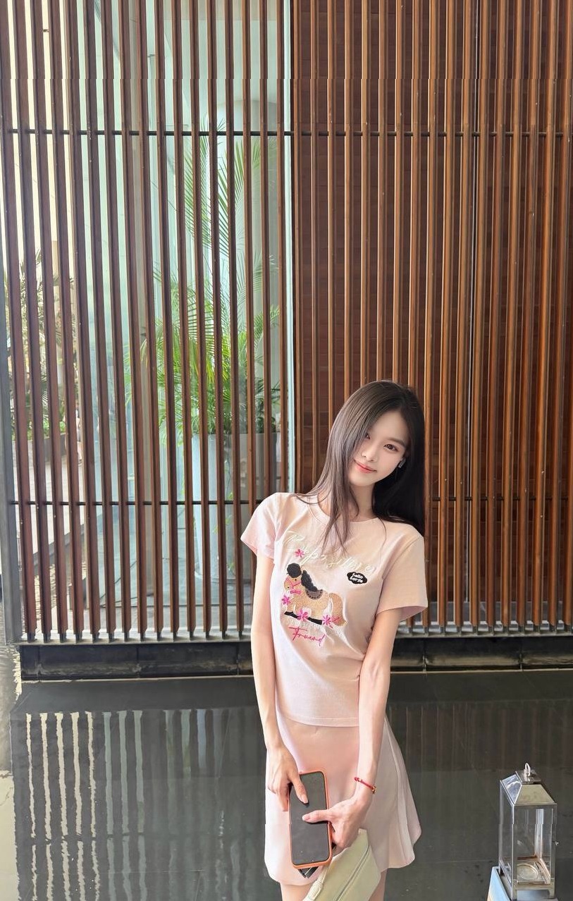 杭州上城张艺兴大长腿长发及腰主动耐心高材生气质款