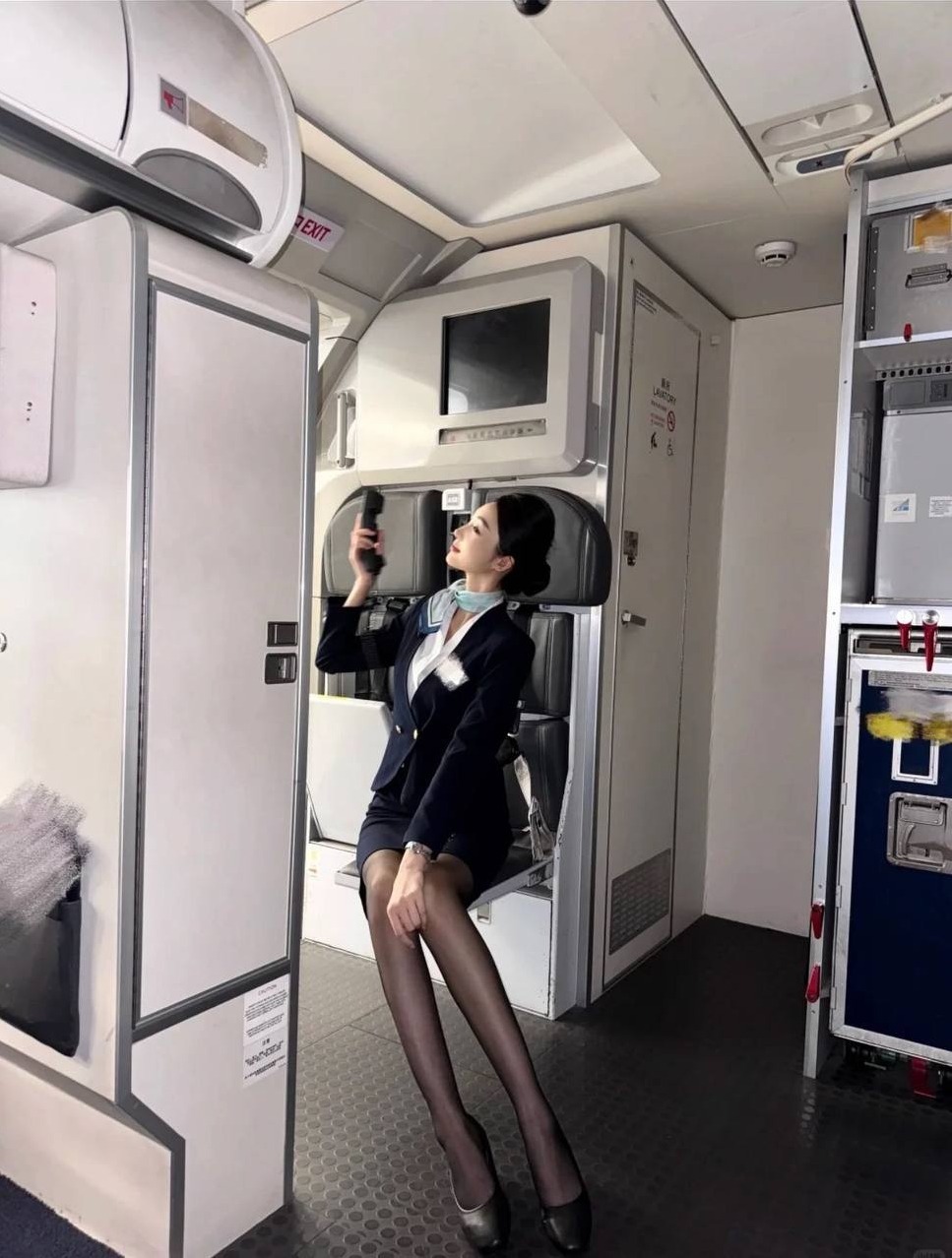 广州 文斯 东航空姐 176厘米 雪白肌肤 清纯可人 专业