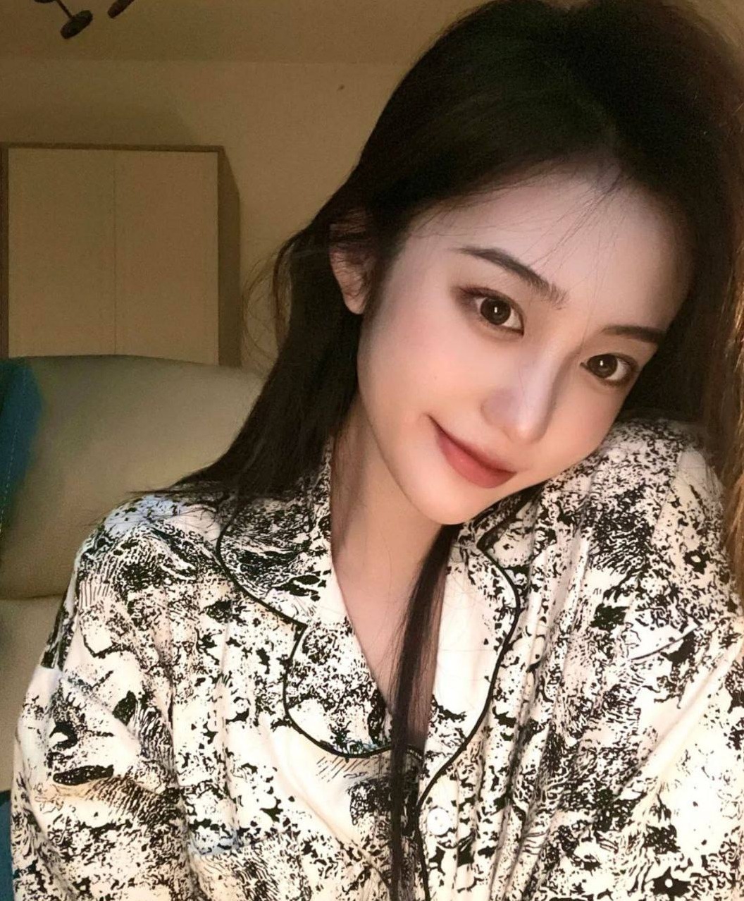 广州王子诺娜娜 高挑清纯 175C 长腿初恋女友